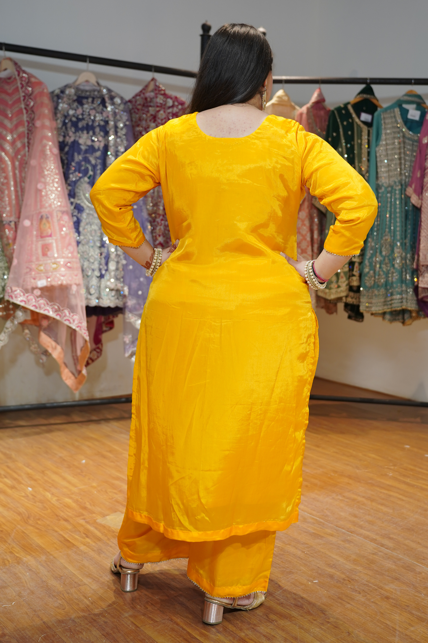 Divisha Yellow Suit Set With Zari Embroidery