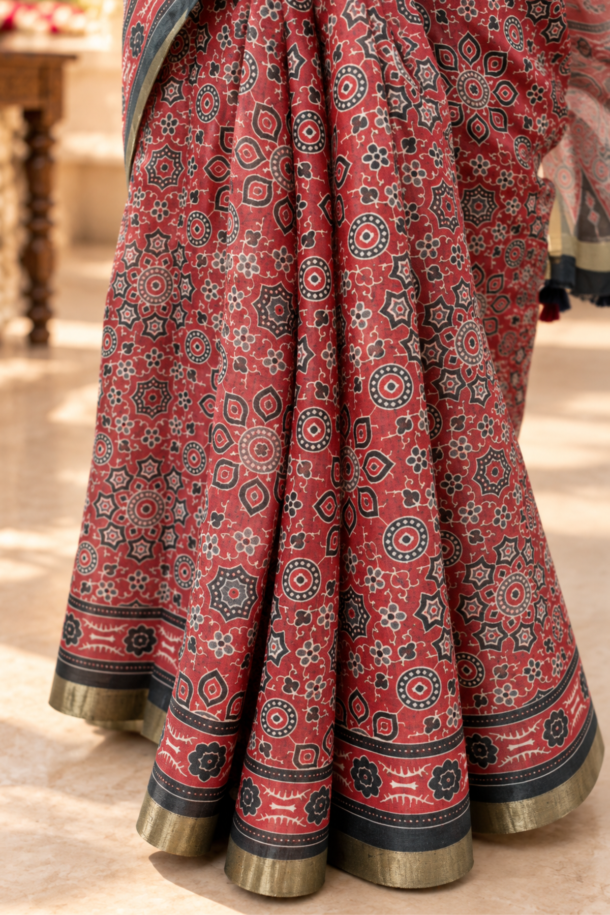 Charulata Printed Saree With 1.5 Mtr Blouse Piece