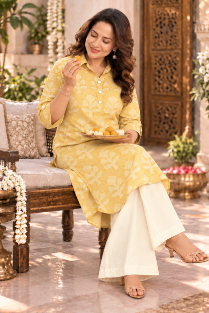 Honey Daisy Foiled Kurta With Pockets