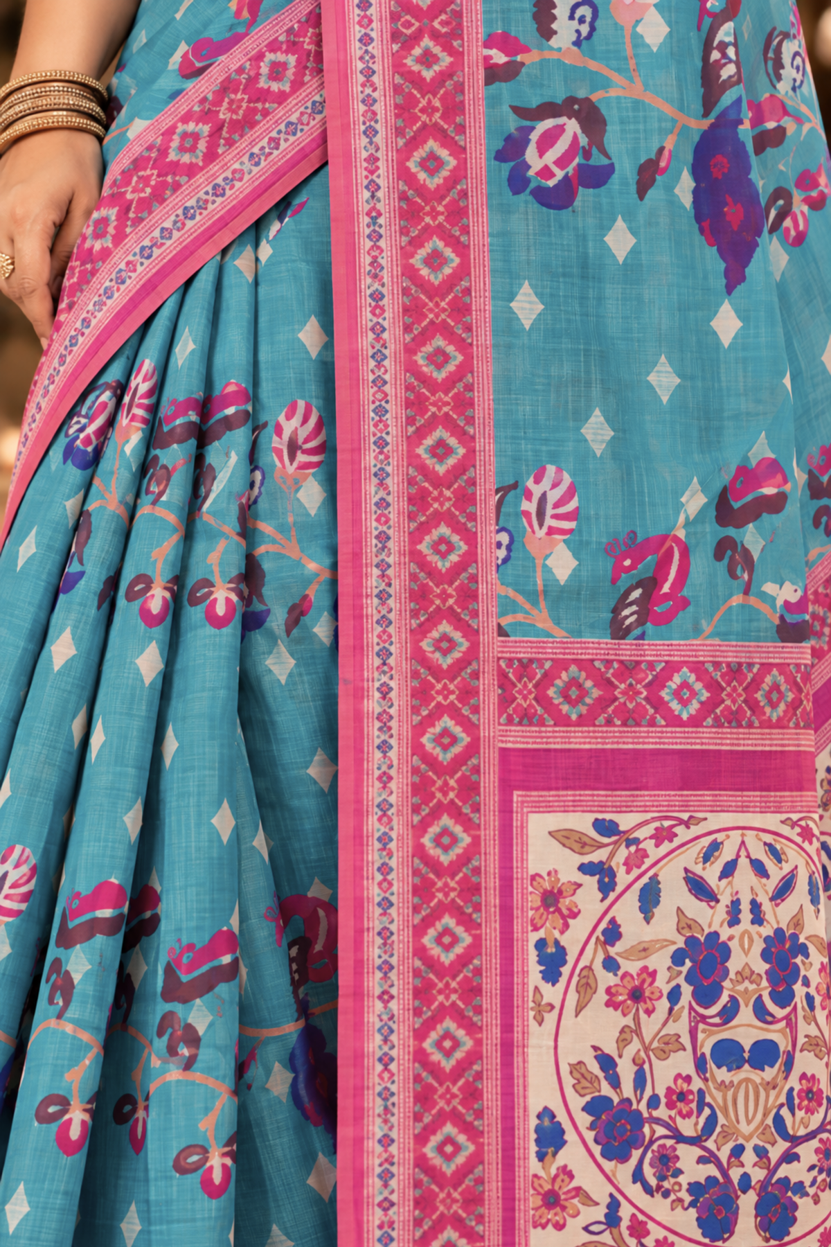 Meera Printed Saree With 1.5 Mtr Blouse Piece