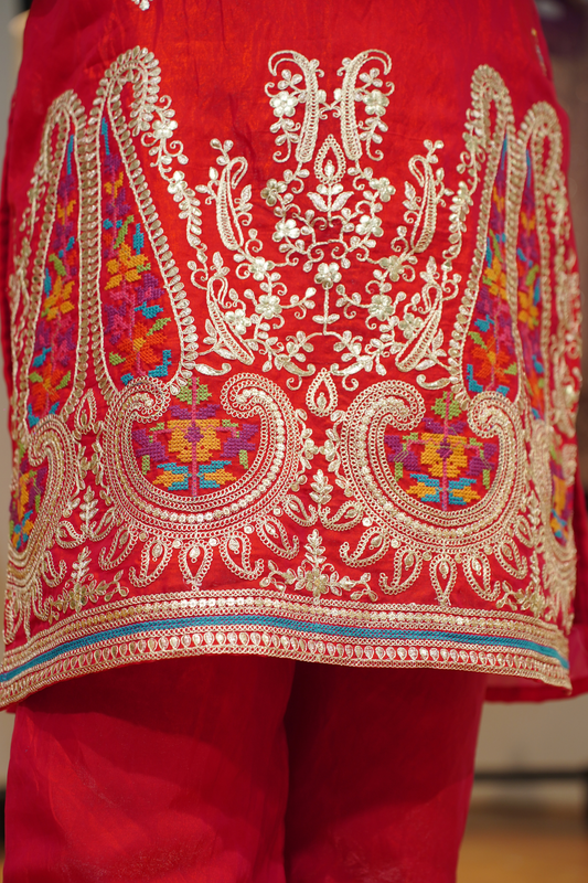 Kanika Red Suit Set With Zari & Thread Embroidery
