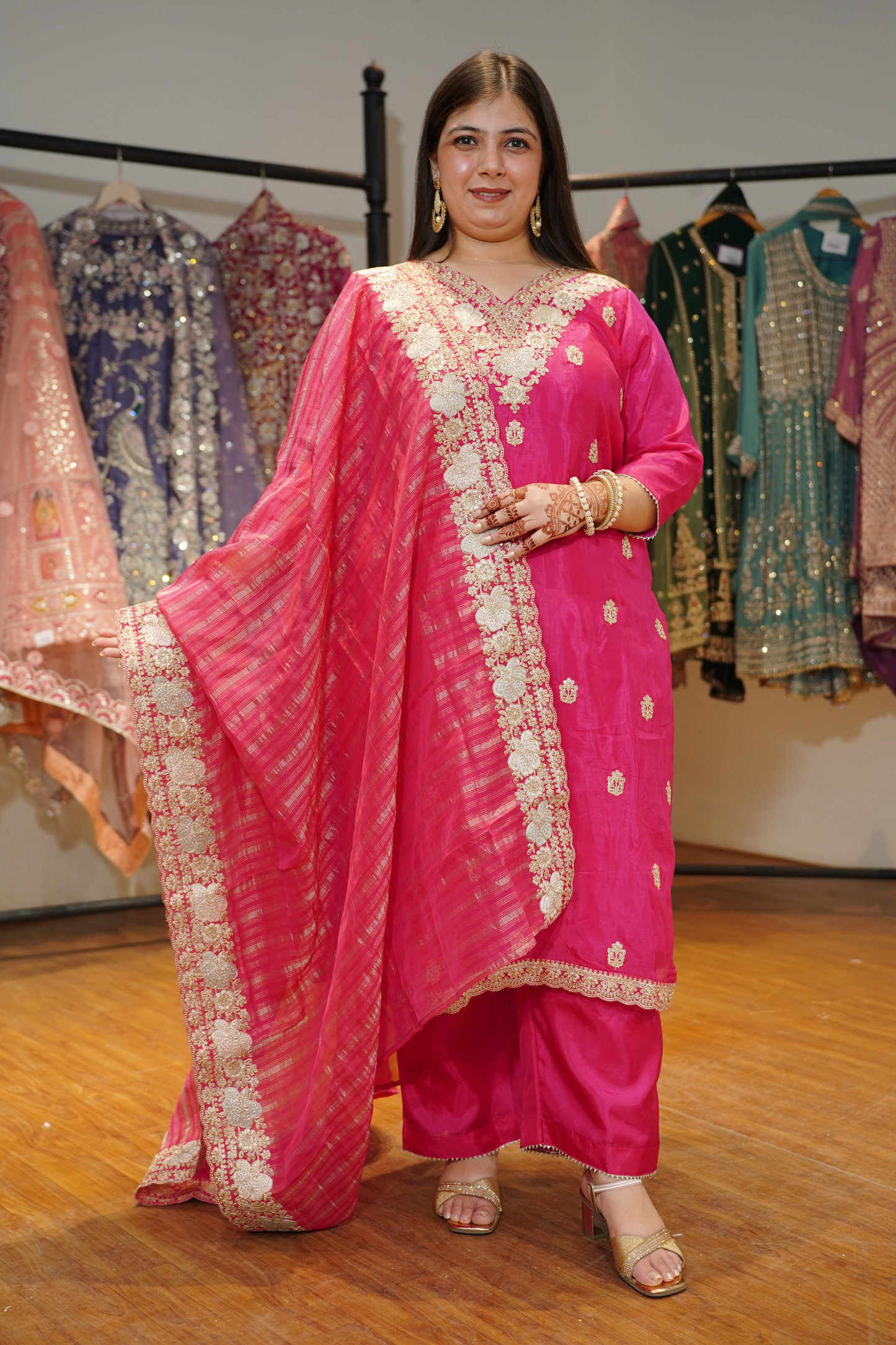 Iresha Magenta Suit Set With Zari Embroidery