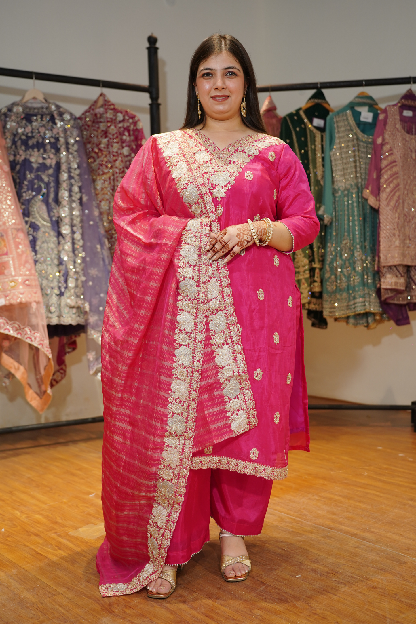 Iresha Magenta Suit Set With Zari Embroidery