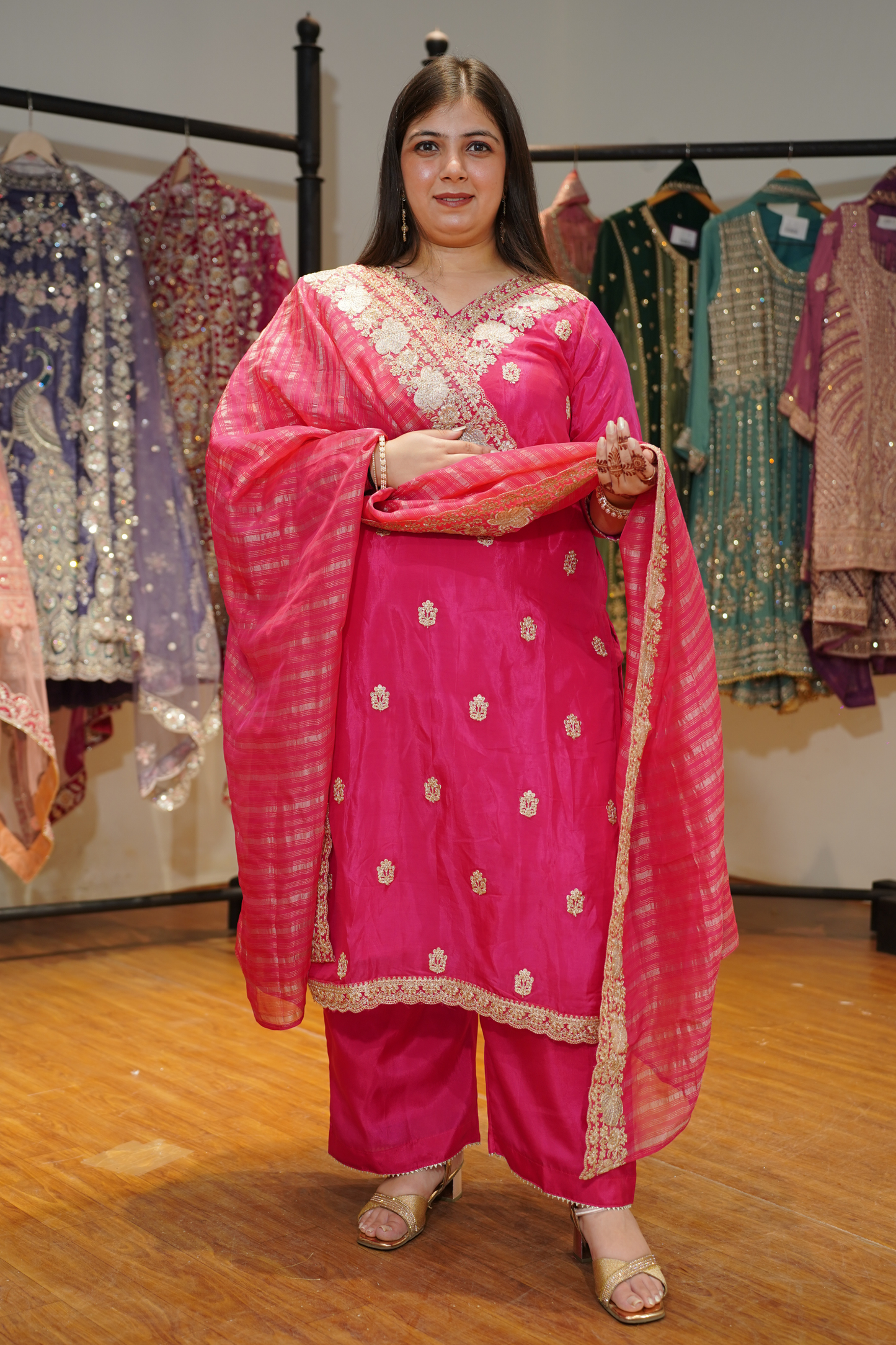 Iresha Magenta Suit Set With Zari Embroidery