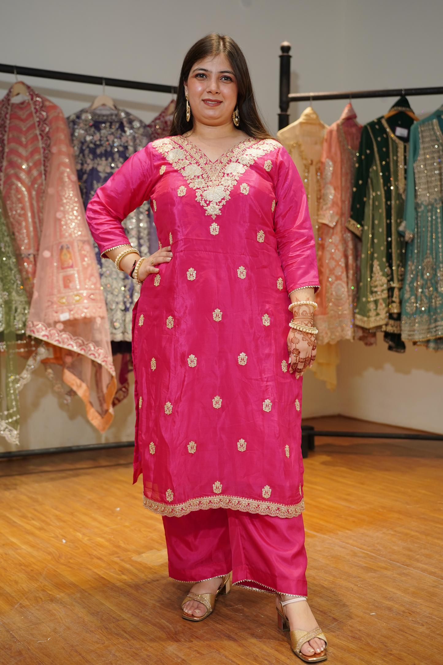 Iresha Magenta Suit Set With Zari Embroidery