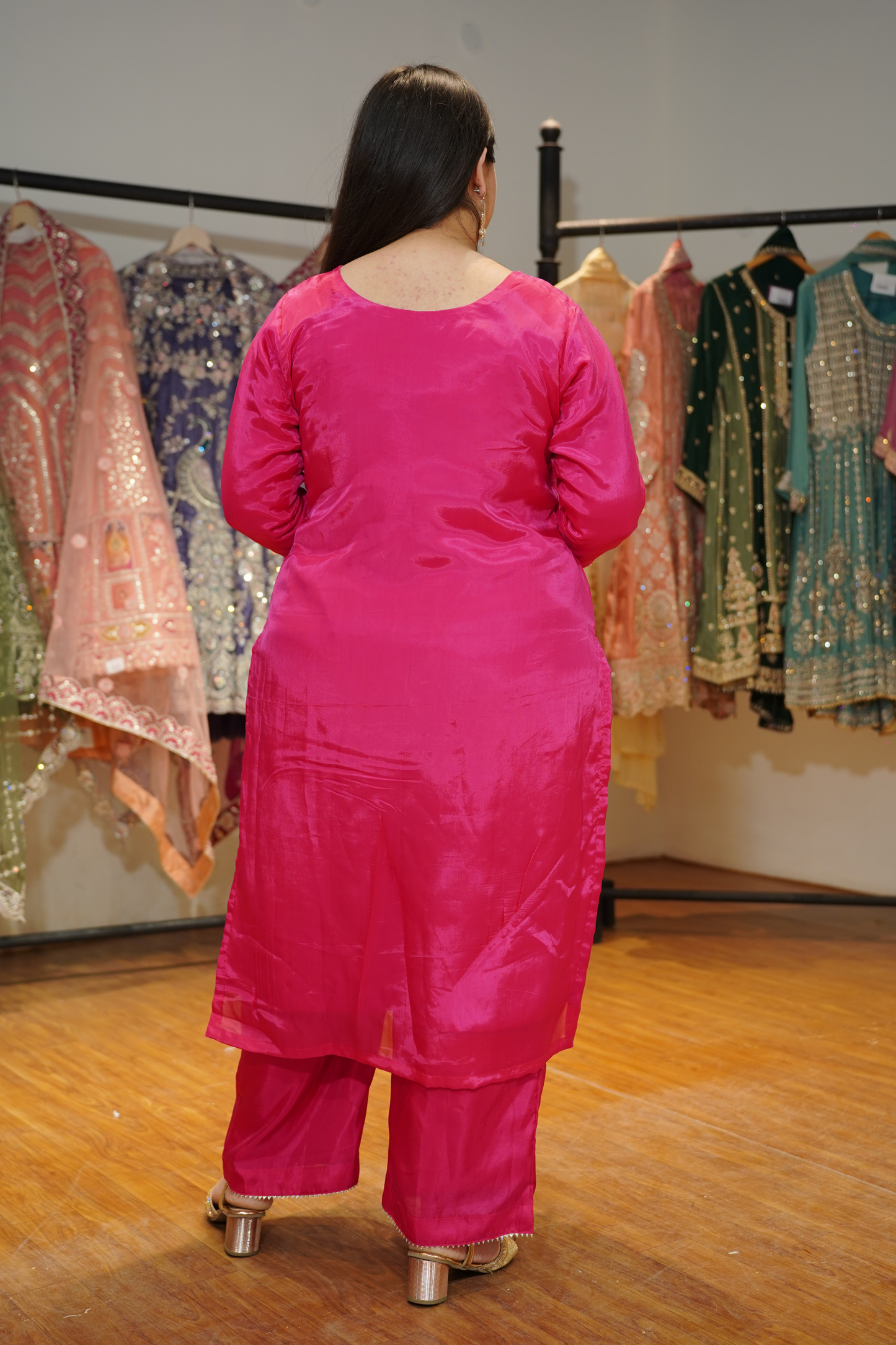 Iresha Magenta Suit Set With Zari Embroidery