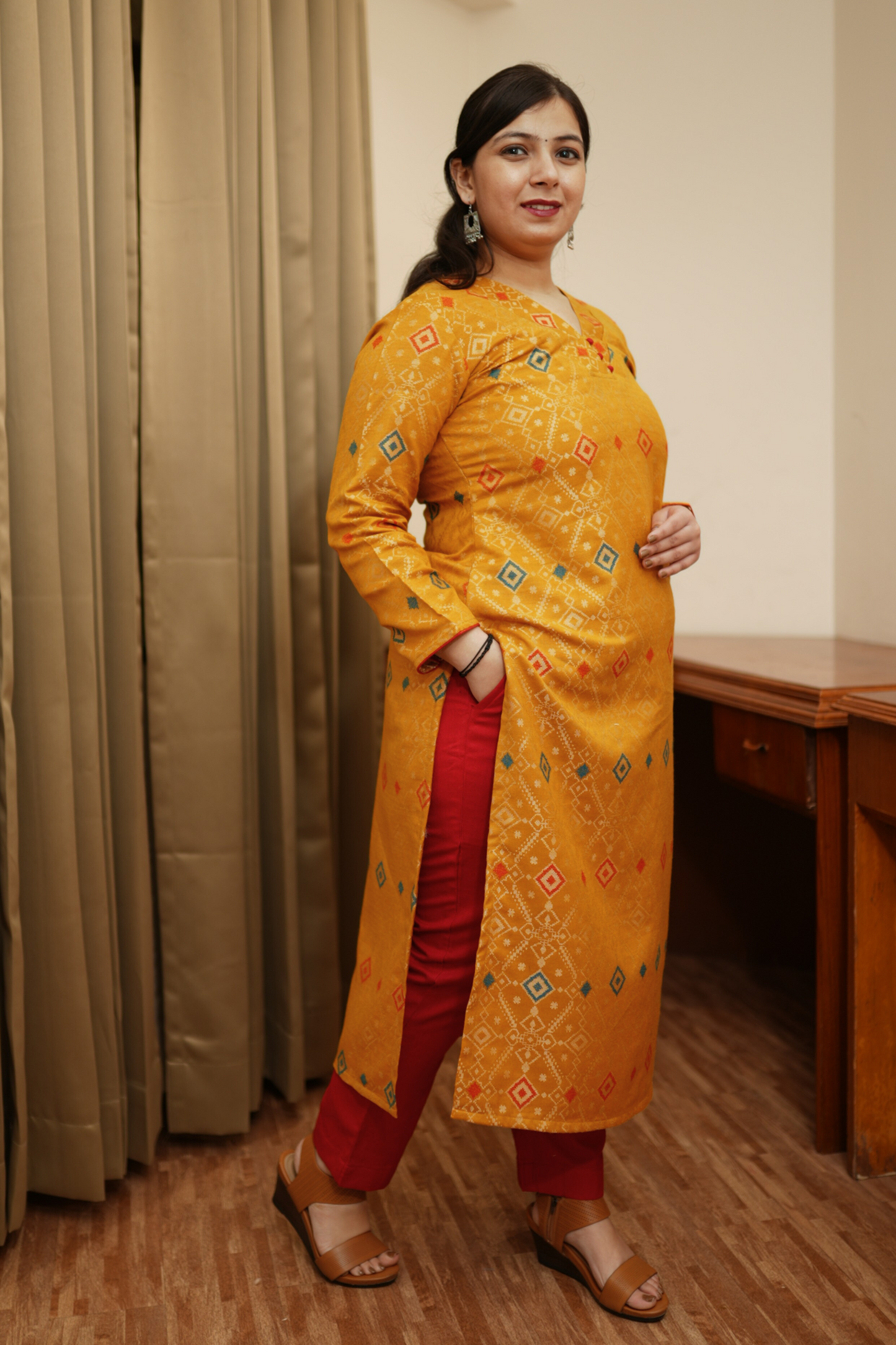 Buy Plus Size ​Amber Magic Woven Pashmina Set At Apella | Sizes XS to 10 XL | India | Free Delivery | Customized