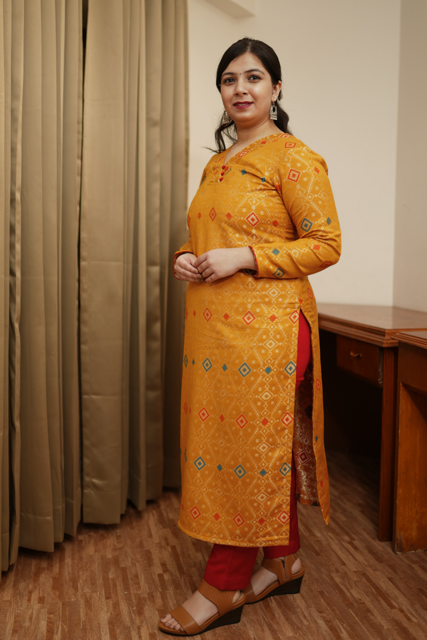 Buy Plus Size ​Amber Magic Woven Pashmina Set At Apella | Sizes XS to 10 XL | India | Free Delivery | Customized
