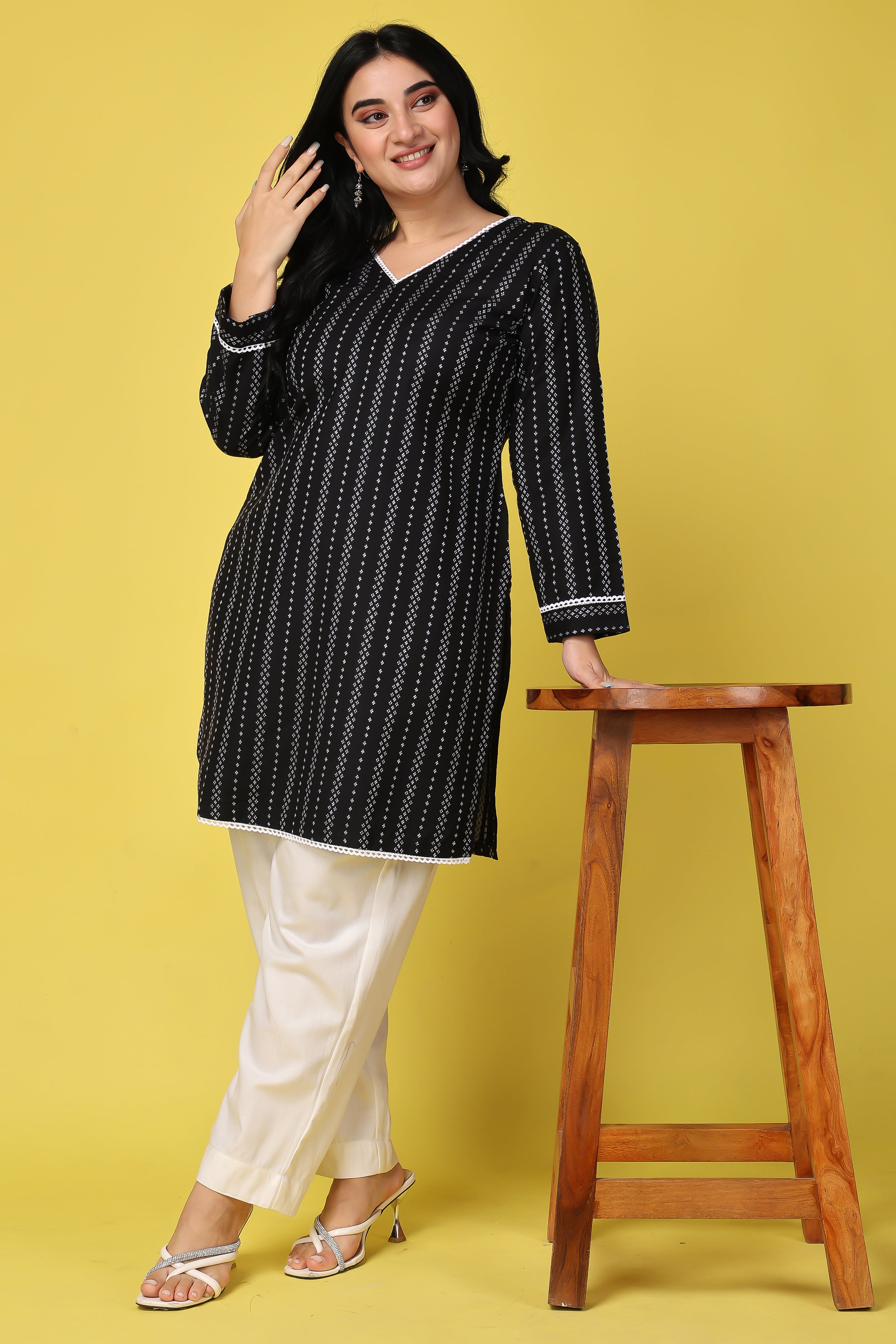 Cotton Round Neck Ladies Black Rayon Short Kurti, Size: S-XL at Rs 170 in  Meerut