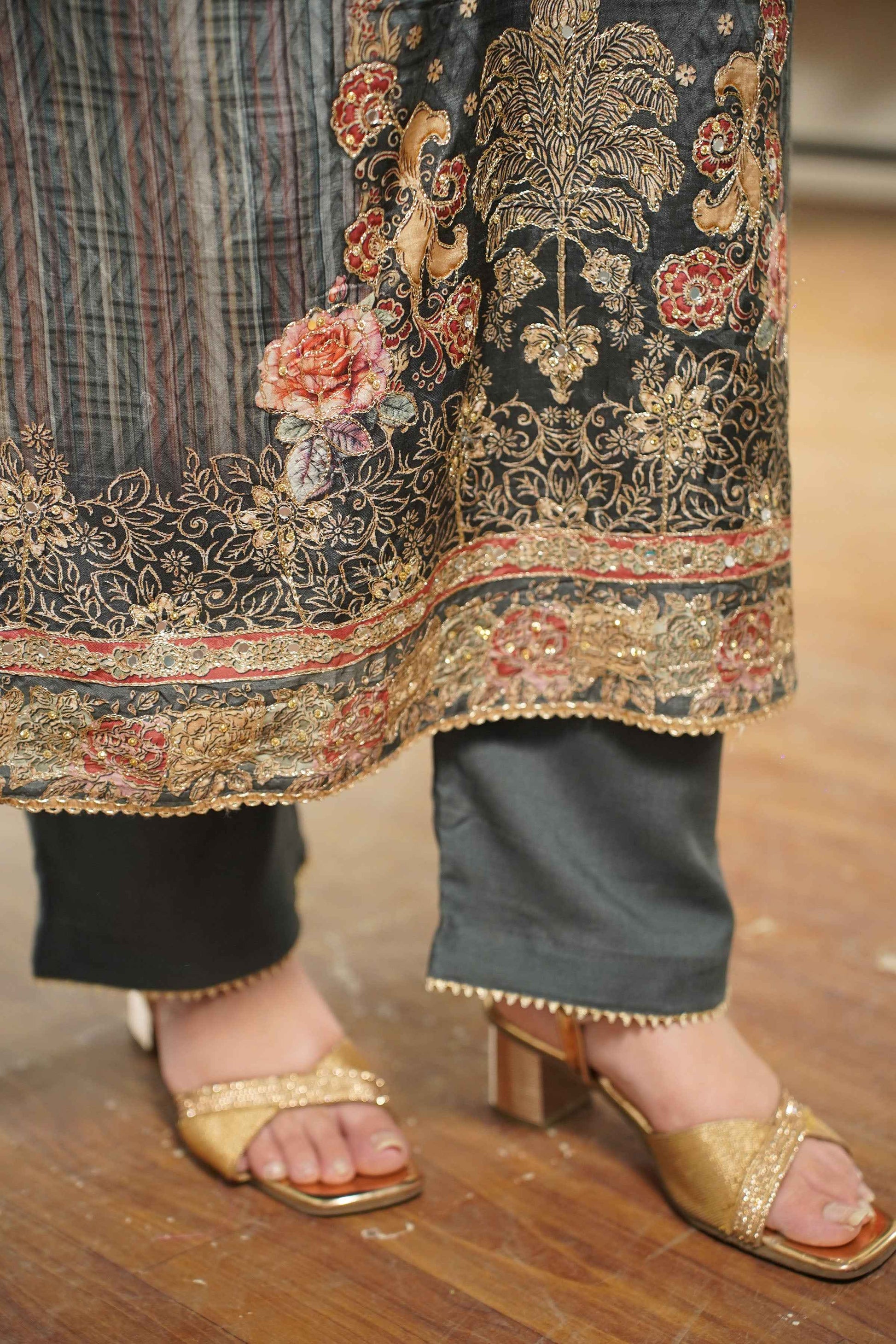 Lailah Karachi Muslin Suit with Aari Work