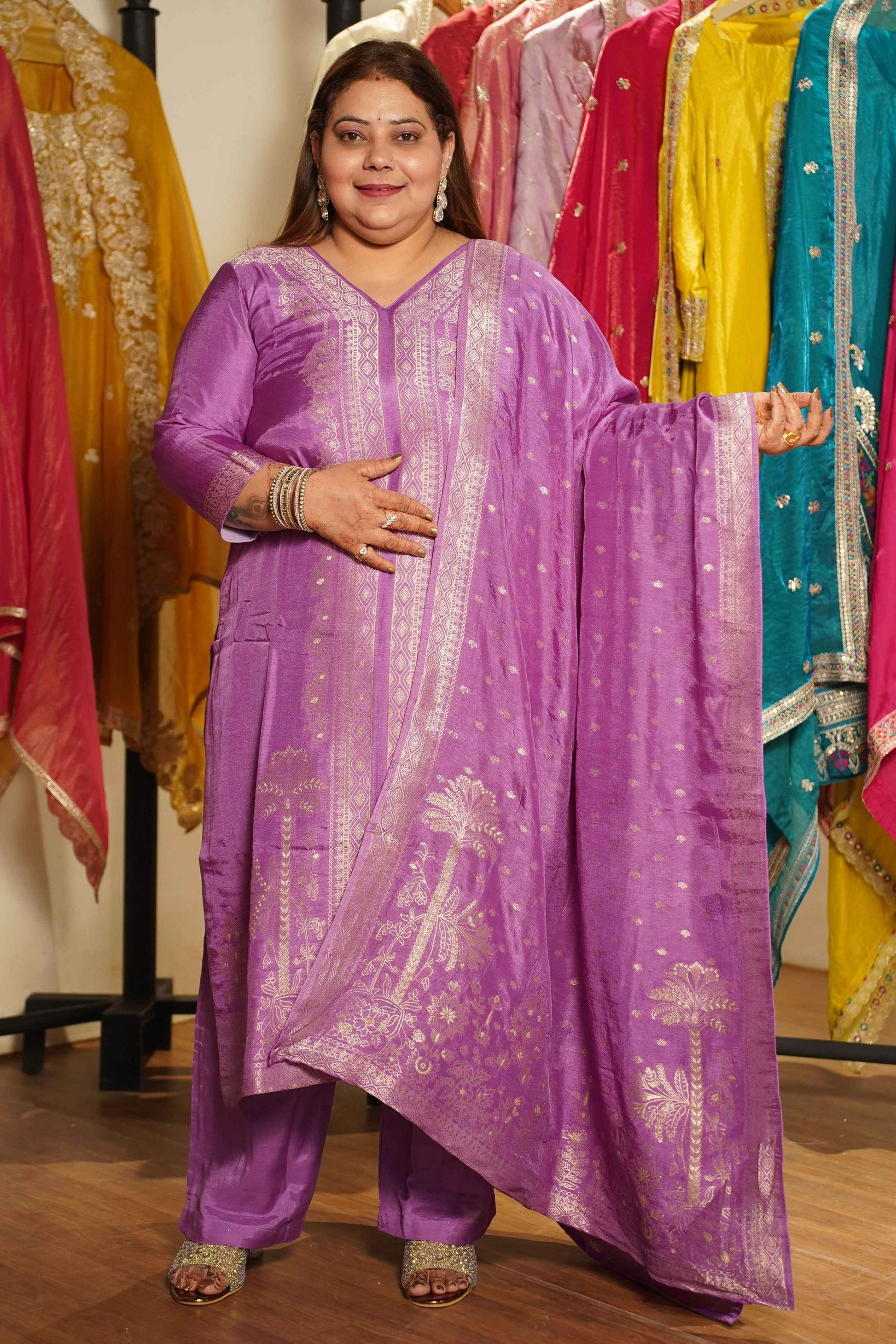 Raavia Mauve Silk Suit With Jacquard Weave