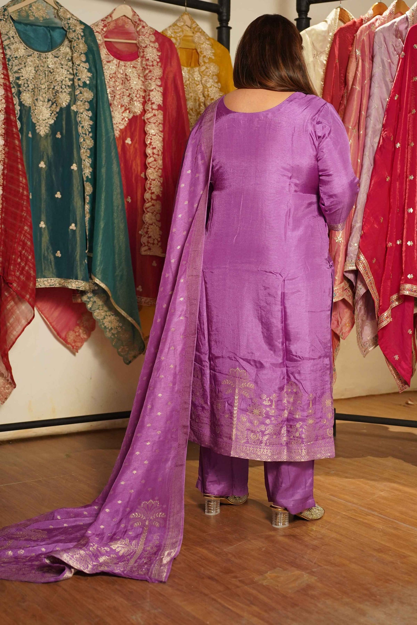 Raavia Mauve Silk Suit With Jacquard Weave