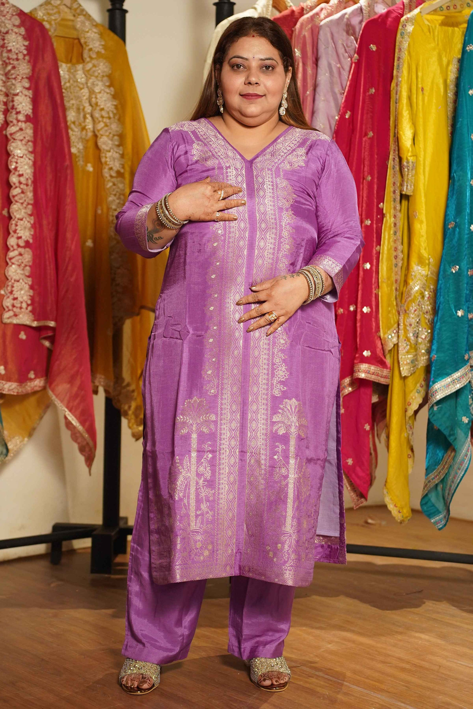 Raavia Mauve Silk Suit With Jacquard Weave