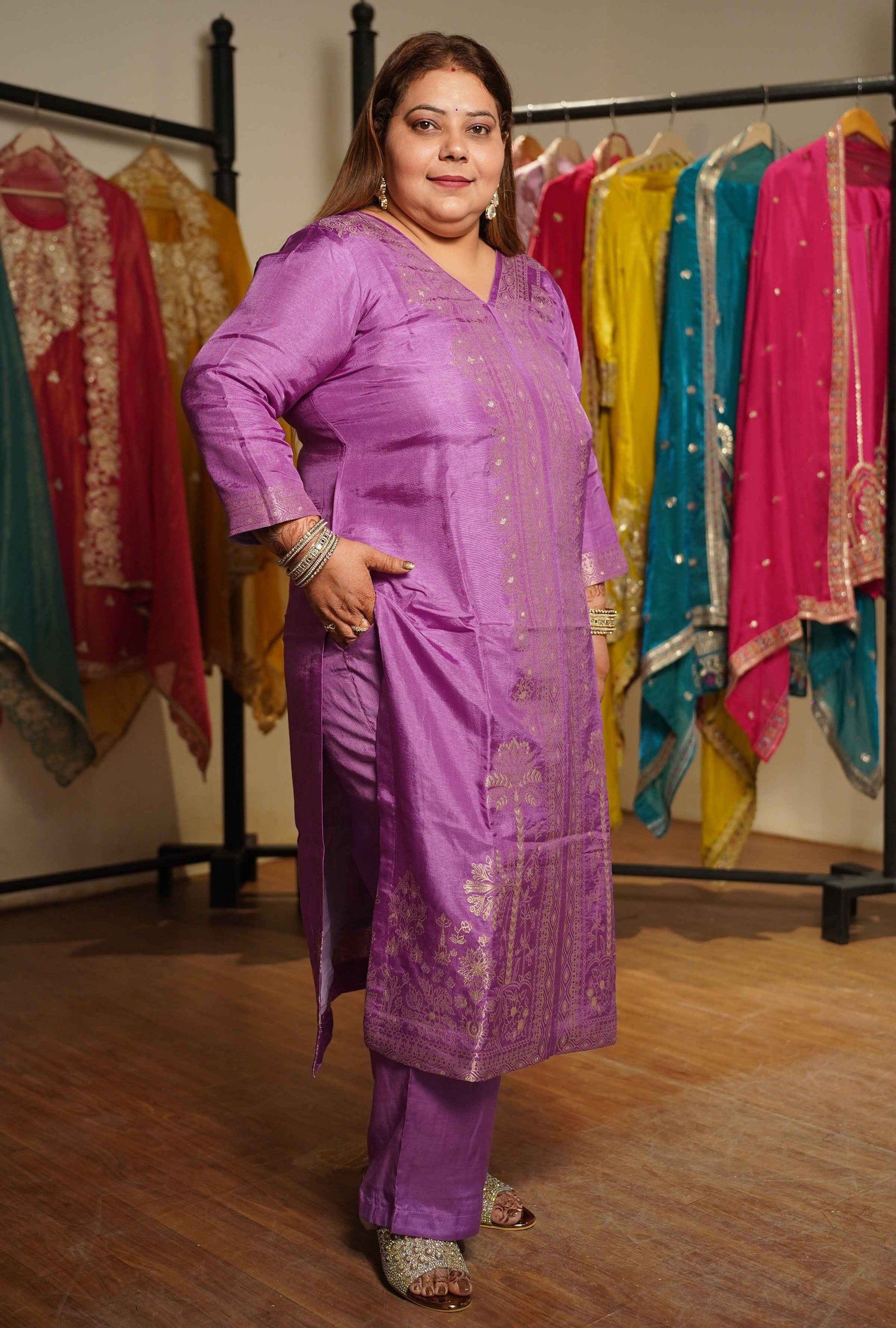 Raavia Mauve Silk Suit With Jacquard Weave