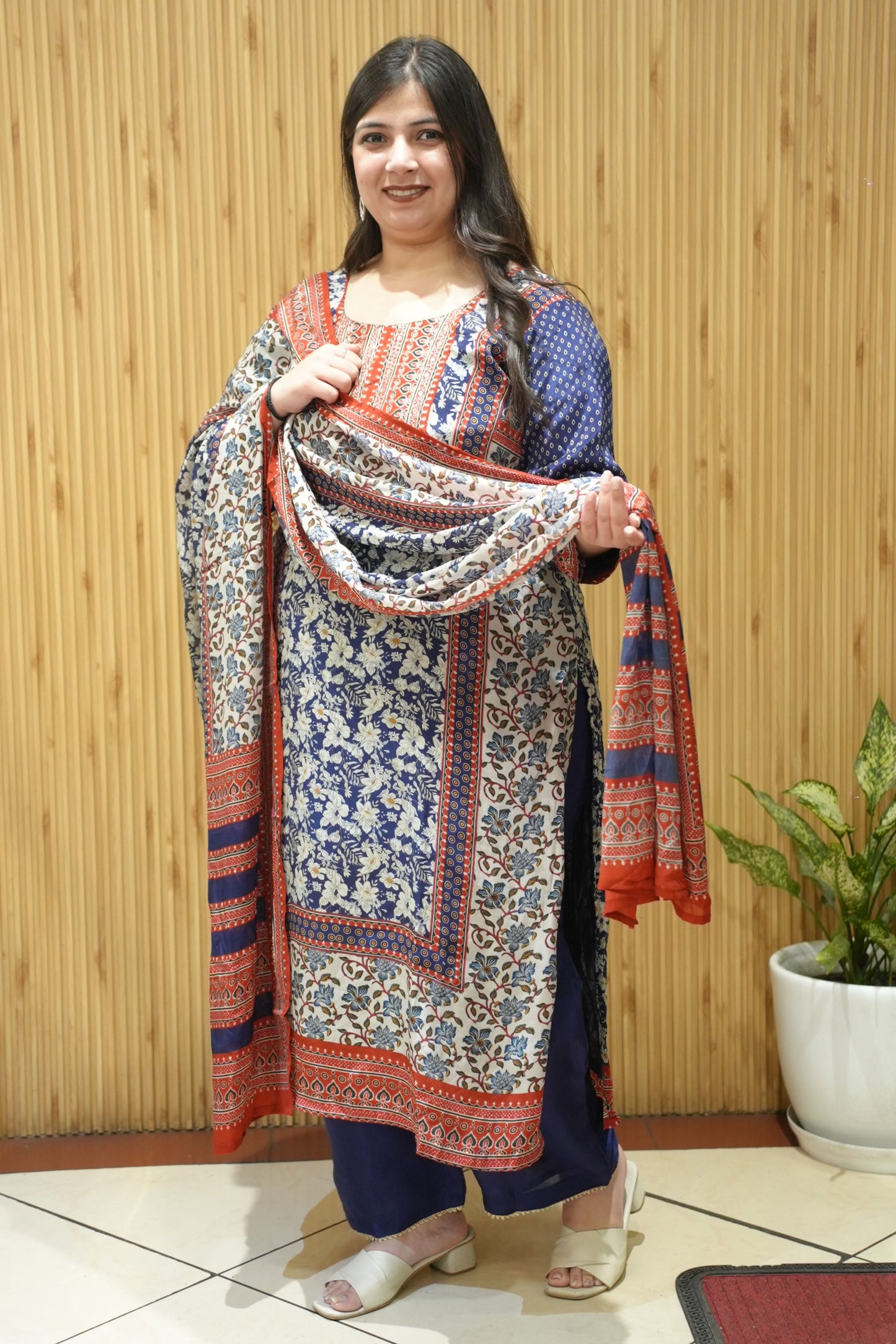 Noori Navy Crepe Suit With Mirror Work