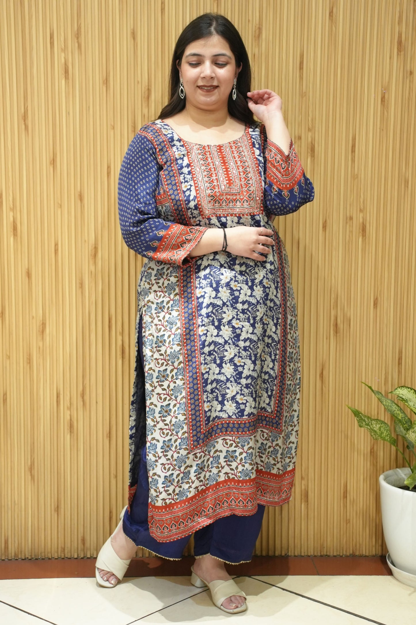 Noori Navy Crepe Suit With Mirror Work