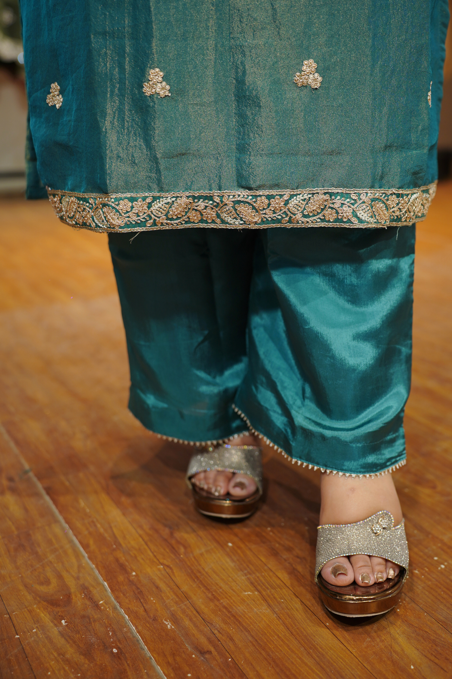 Nivisha Tissue Shimmer Suit With Zari Embroidery