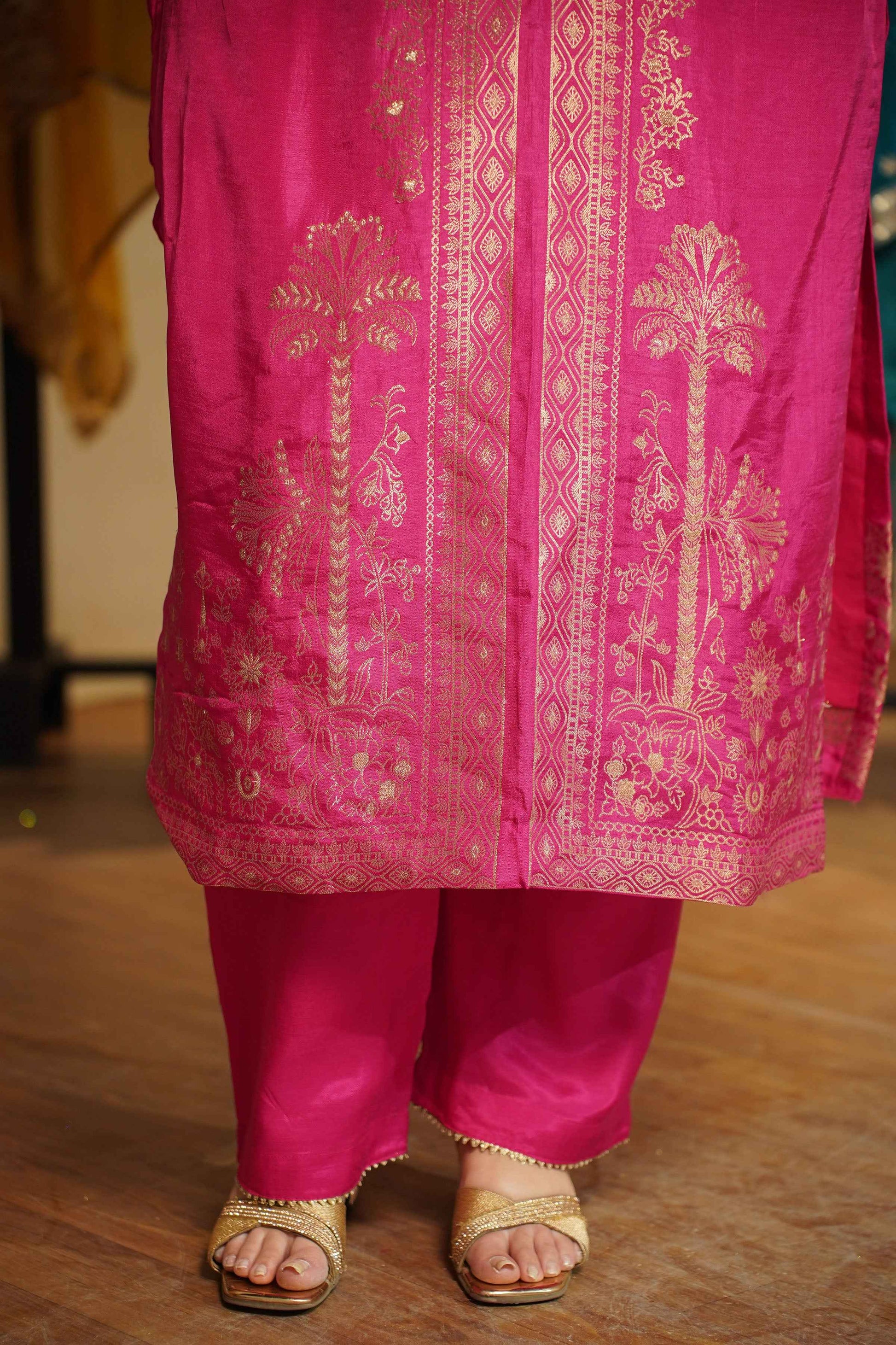 Raavia Magenta Silk Suit With Jacquard Weave