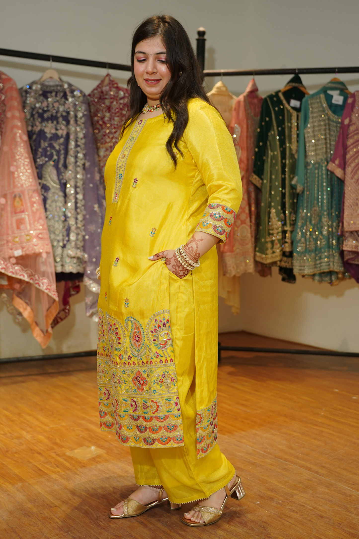 Saanvi Prabha Shimmer Suit With Zari Embroidery