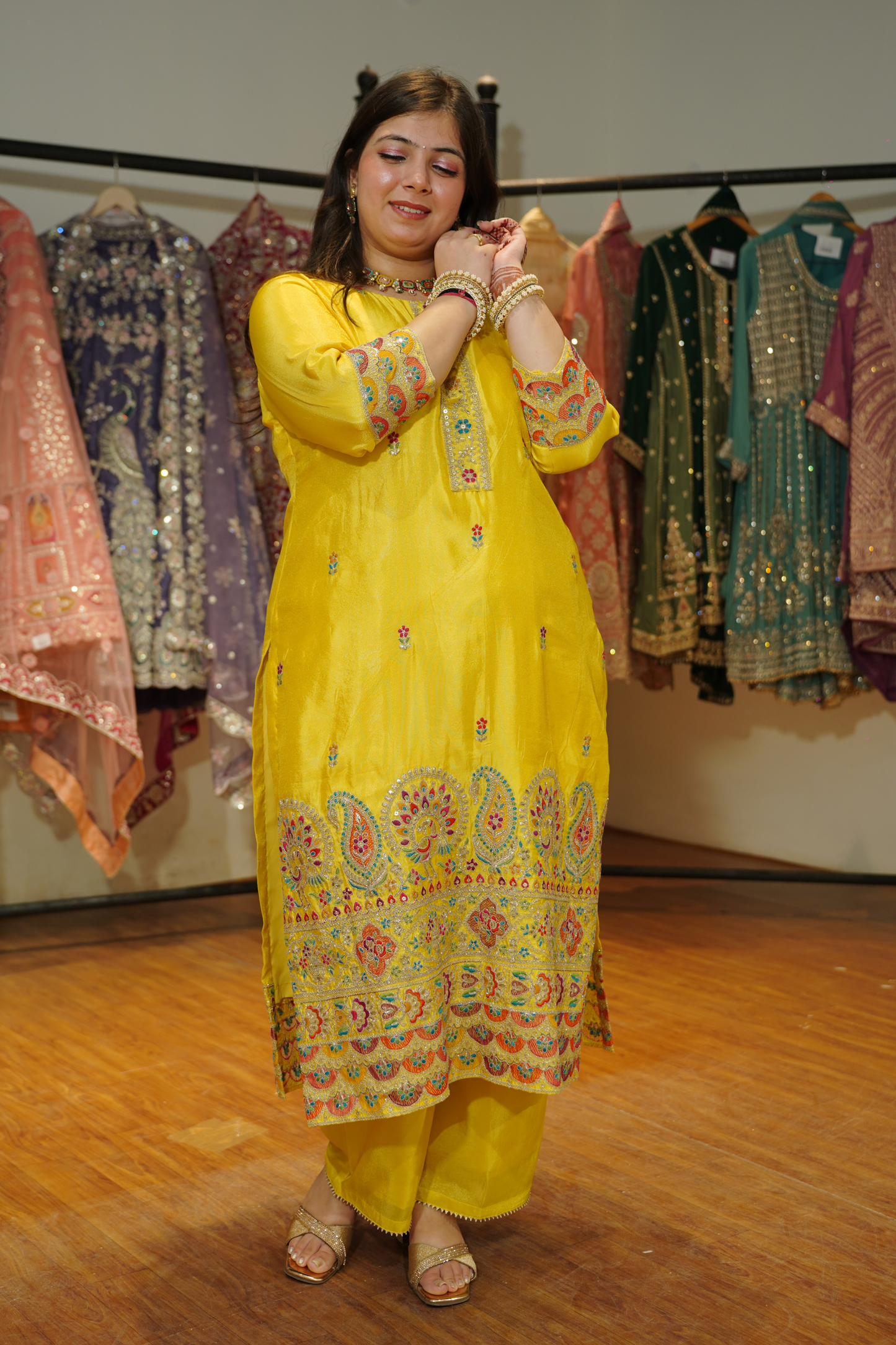 Saanvi Prabha Shimmer Suit With Zari Embroidery