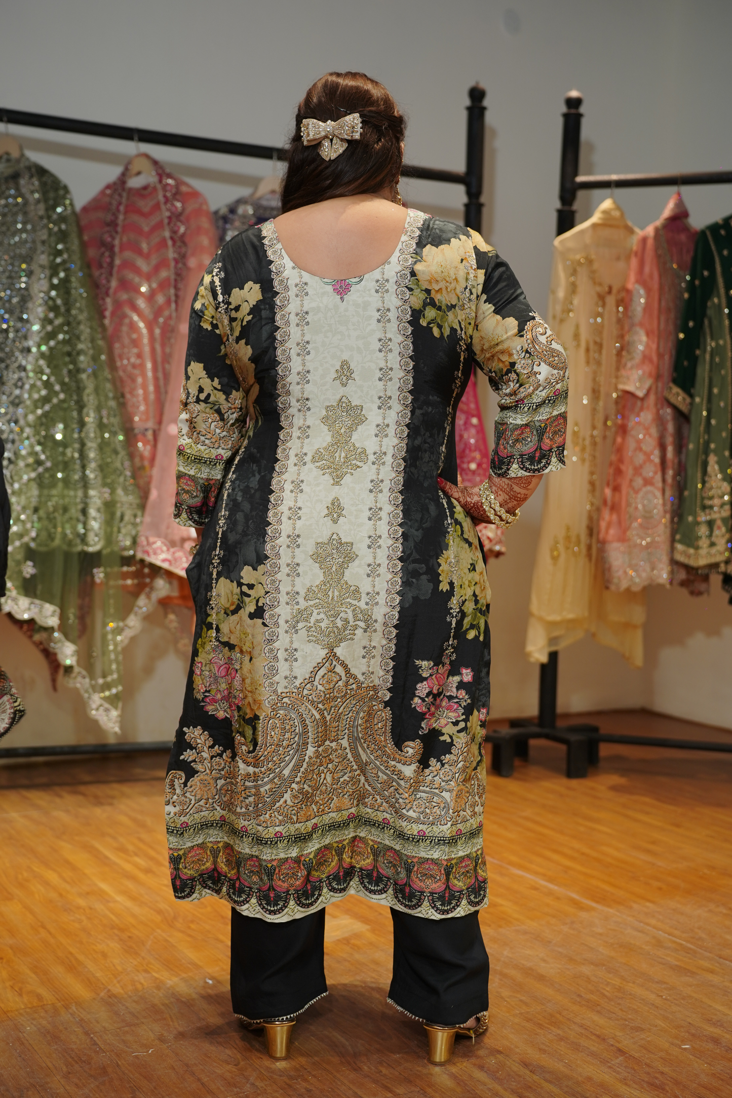 Zareen Karachi Muslin Suit with Aari Work