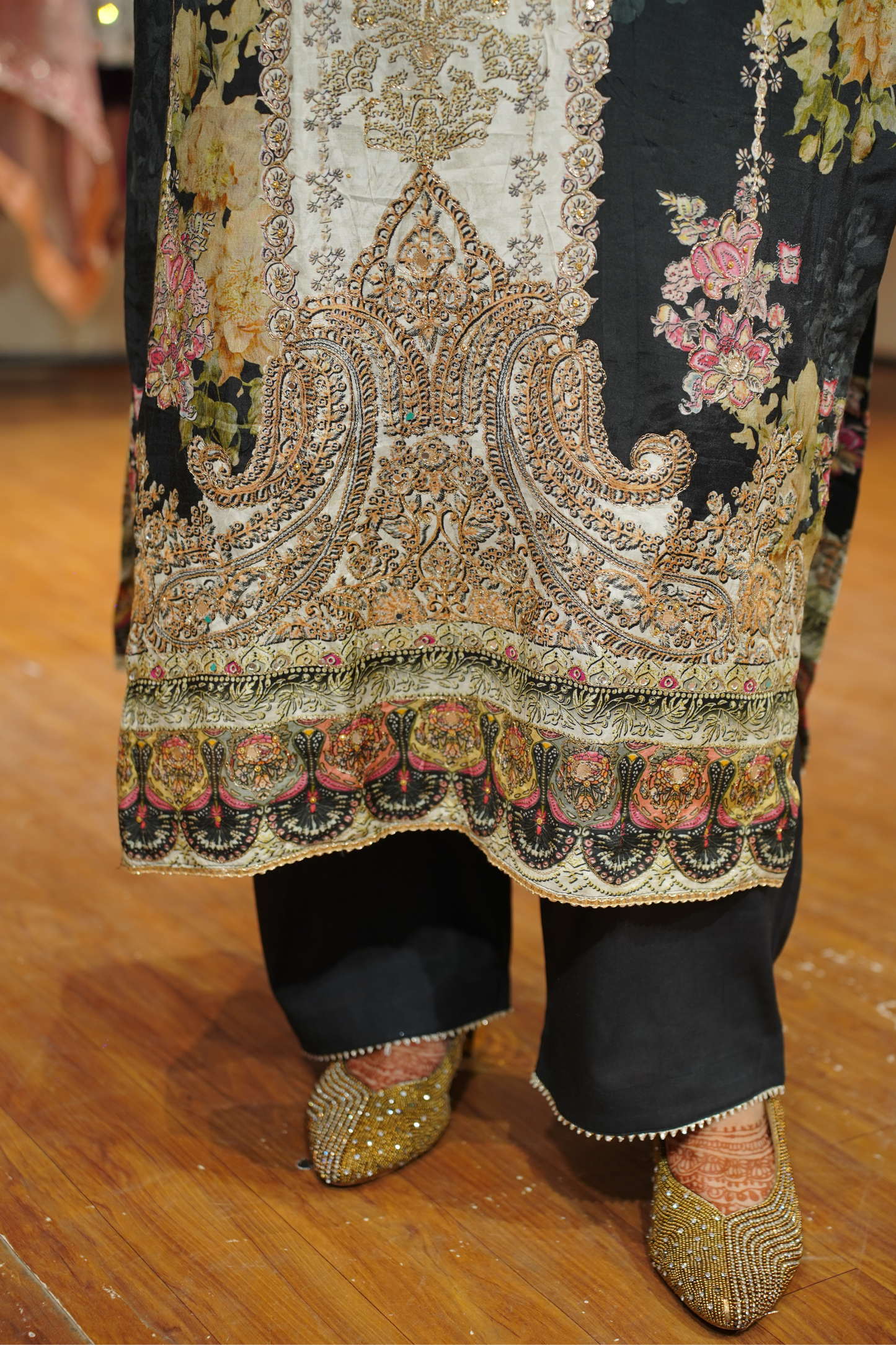 Zareen Karachi Muslin Suit with Aari Work