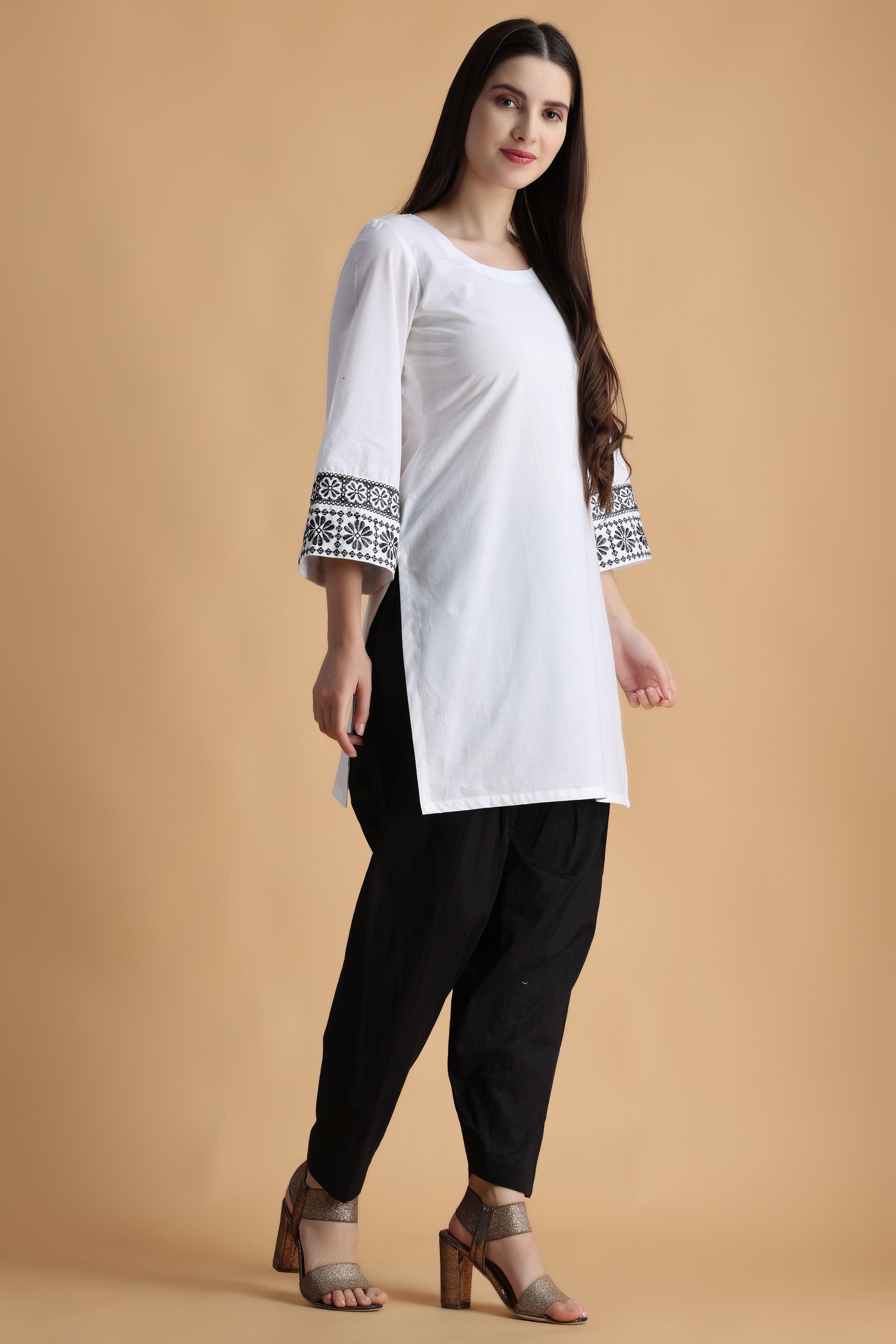 White and Grey Short Kurti With Light Blue Print on Neck, Sleeves and  Border Manufacturers Delhi, Online White and Grey Short Kurti With Light  Blue Print on Neck, Sleeves and Border Wholesale